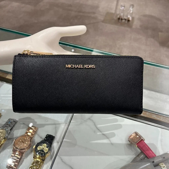 Michael Kors Jet Set Travel Large Saffiano Leather Quarter-Zip Wallet 35T6GTVE3L